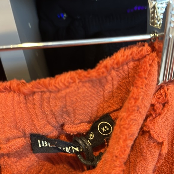 Blank NYC orange elastic waistband raw hem shorts size XS NWT - Picture 2 of 3